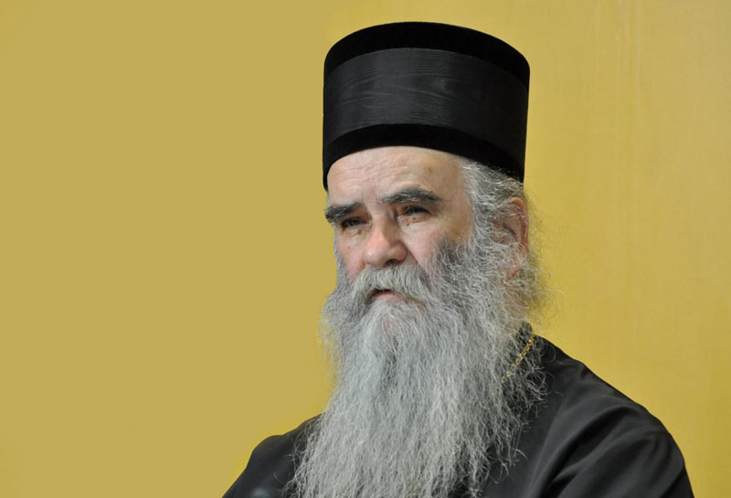 Амфилохије: На Божић нас Бог призвао на мир